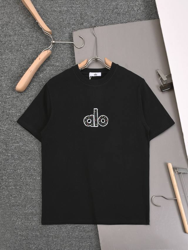 新款上架 2026Ssa1O印花圆领T恤，定织定染纯棉洗水面料，洗水后310克重左右，做工精细。男女同款宽松落肩版型，时尚大气。 颜色：黑 白 粉色 尺码：S一