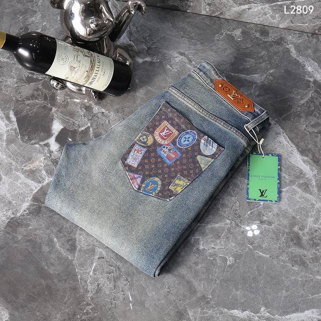 Lv 2025秋冬欧洲专柜新款 超A代购级别海外贸易公司订单货源，顶级原单高端男士定制时尚修身小直筒牛仔裤2809 颜色：重工艺炒沙洗水，图片色 尺码：29-4