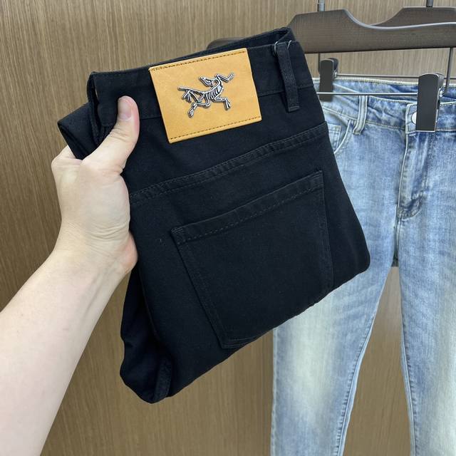 调加 Arc 高端定制 25Ss春夏新款 男士小直筒原单 牛仔裤 早春新款超柔软，弹力面料，复杂的手工艺叠加，任何一个洗水环节多停留几秒都会变成完全不一样的颜色