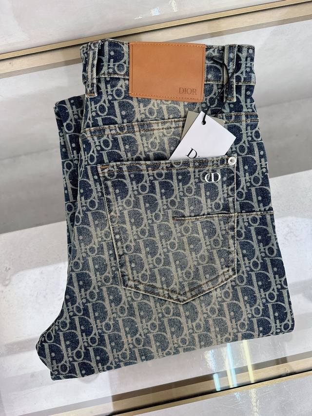 迪奥 2025秋冬新款现货上市，原单爆款牛仔裤超级定制款，原版五金，超级重工工艺，版型超赞细节做工无可挑剔！款式不挑人，特别高档，好货不等人，看中赶紧下手，尺码