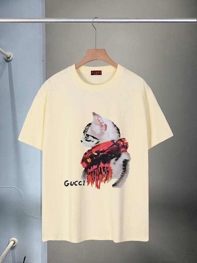 Gucci 小猫印花圆领T恤 高版本 高品质 时尚个性 百搭潮流 吊牌 领标 水洗麦 三标齐全 颜色: 杏色 尺码：Xs S M L