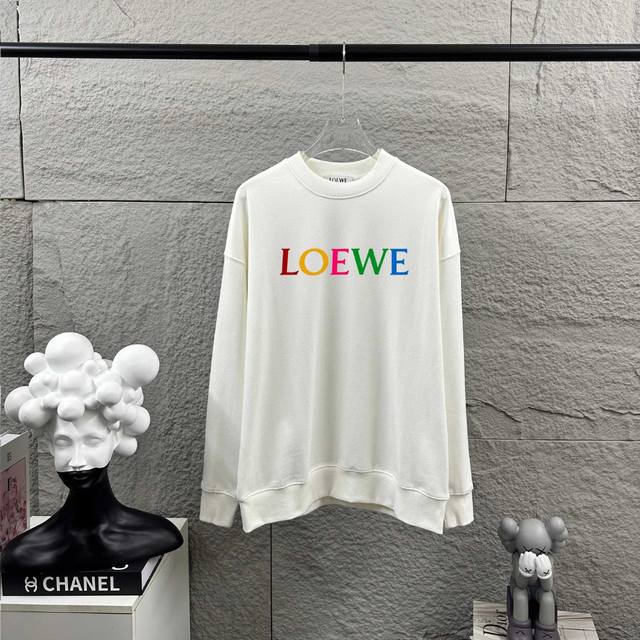 Loew* 罗意*威 秋冬季款 经典简约个性字母图腾厚板立体硅胶工艺 Logo 定制毛圈面料 长袖圆领卫衣 男女同款 颜色：黑色 白色 尺码： S 90-130