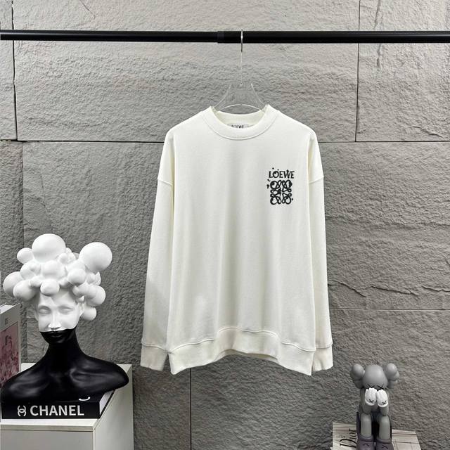 Loew* 罗意*威 2025早秋冬季款 经典简约个性字母图腾发泡工艺 Logo 定制毛圈面料 长袖圆领卫衣 男女同款 颜色：黑色 白色 尺码： S 90-13
