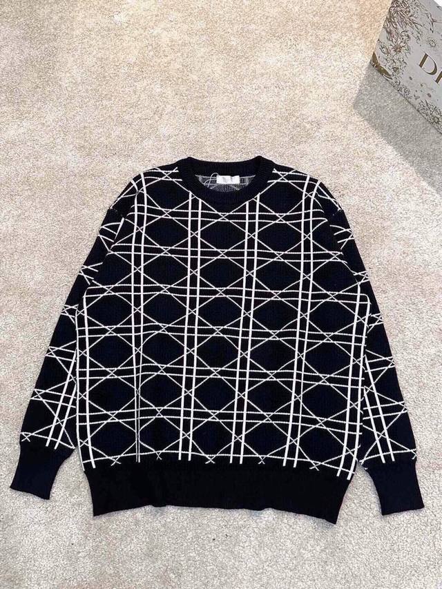 Vtaenlitn 高定款华伦天奴秋冬 高级定制 都市风十足 经典简约大气针织毛衣；采用进口羊毛混纺面料 柔软细腻 随时随地都可以拿来搭配各种服饰 满足您日常生