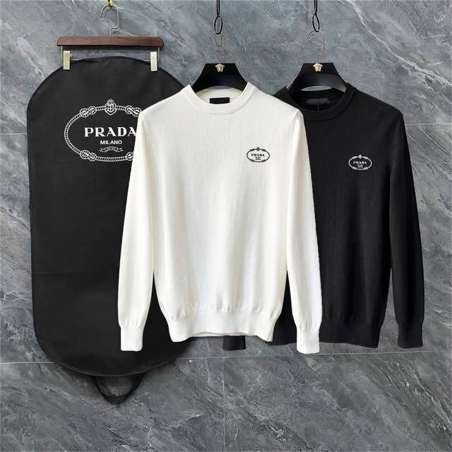 prada 普拉达 3标齐全 精美徽标圆领毛衣 精品羊毛混纺毛衫 男女款高端定制臻品系列 隶属品牌高端主线 专利顶级纱线混纺 以创新来阐释常规款式 面料的配置更