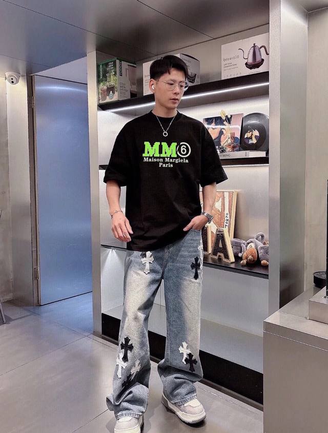 Mm6 Maison Margiela25S新款圆领T恤.男女同款！马吉拉经典图形字母设计.特别之作！双层立体烫画工艺. 新品280G纯棉面料.经由微型针织立体