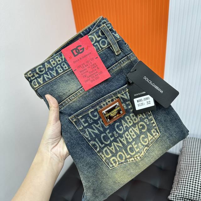 D&G杜嘉班纳高端定制，2025秋冬牛仔裤 柜台同步发售，进口固色面料 原版定制复刻 客供五金辅料 原单品质 重工洗水 做工走线精细 上身绝佳！优选单品 原单出