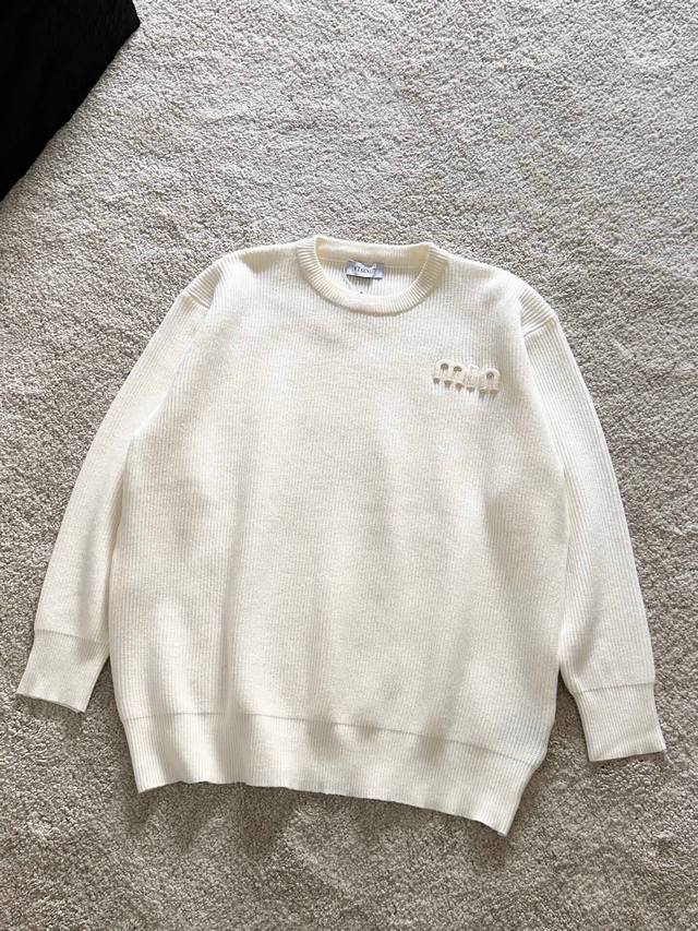 Min Min 新款上新 字母套头圆领毛衣 定制针织面料工艺处理 选用高克重针织纱线 厚实感十足 质感区别市场货 高度还原 男女同款 均可驾驭 颜值相当高 做工