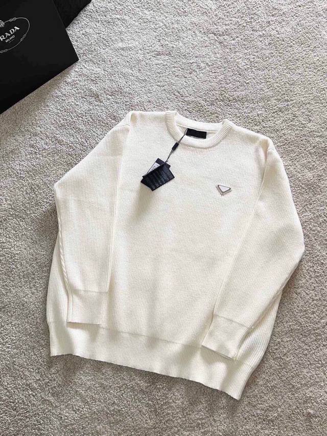 prada 普拉达 三角标长袖毛衣 高级定制毛衣 秋冬穿着尤其显得好看 欧洲米兰专柜 同款系列 专柜新品海外订单 原版订制，各大明星同款！定制五金，完美细节 质