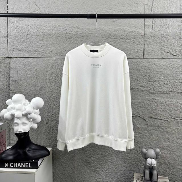 普拉*达 prad*A 2025秋冬季新款 个性经典立体厚板硅胶工艺 定制毛圈面料 长袖圆领卫衣 男女同款 颜色：黑色 白色 尺码： S 90-130斤 M 1