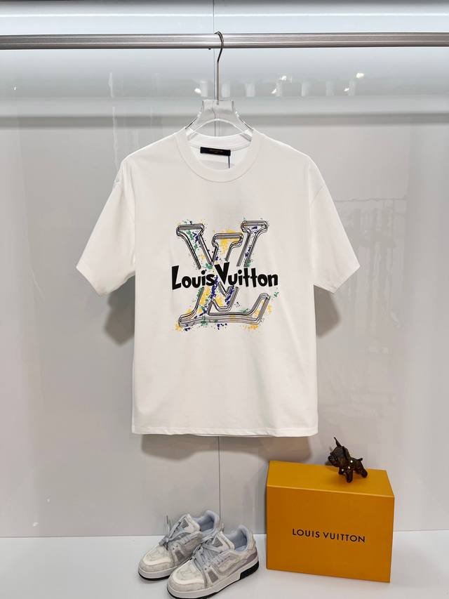 Louis Vuitton 路易威登 Lv 驴家2026新款 官网同步 彩绘字母Logo 男女同款 短袖T恤 定制320克重100％双纱纯棉面料 定染32支双股