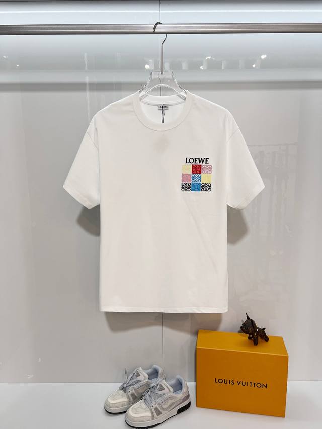 Loewe 罗意威 2026新款 官网同步 九宫格刺绣Logo 男女同款 短袖T恤 定制320克重100％双纱纯棉面料 定染32支双股螺纹 领标吊牌主唛三标齐全