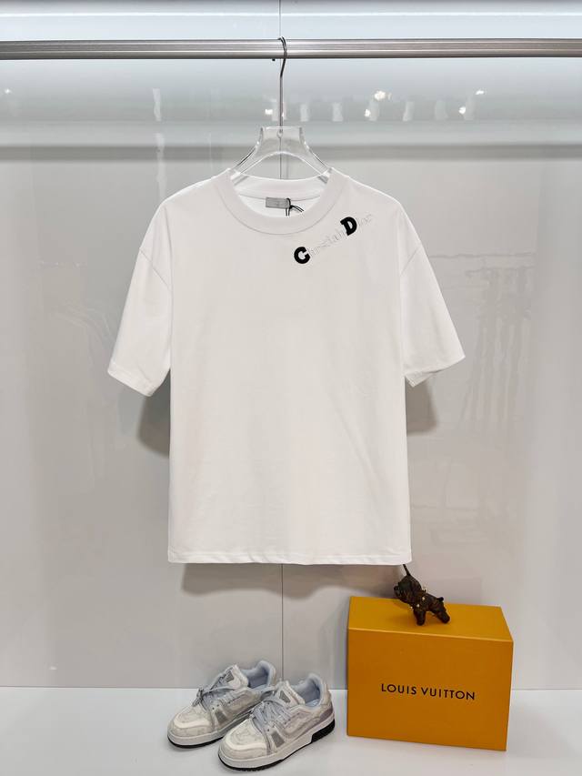 Dior 迪奥 2026新款 官网同步 Cd标语刺绣Logo 男女同款 短袖T恤 定制320克重100％双纱纯棉面料 定染32支双股螺纹 领标吊牌主唛三标齐全