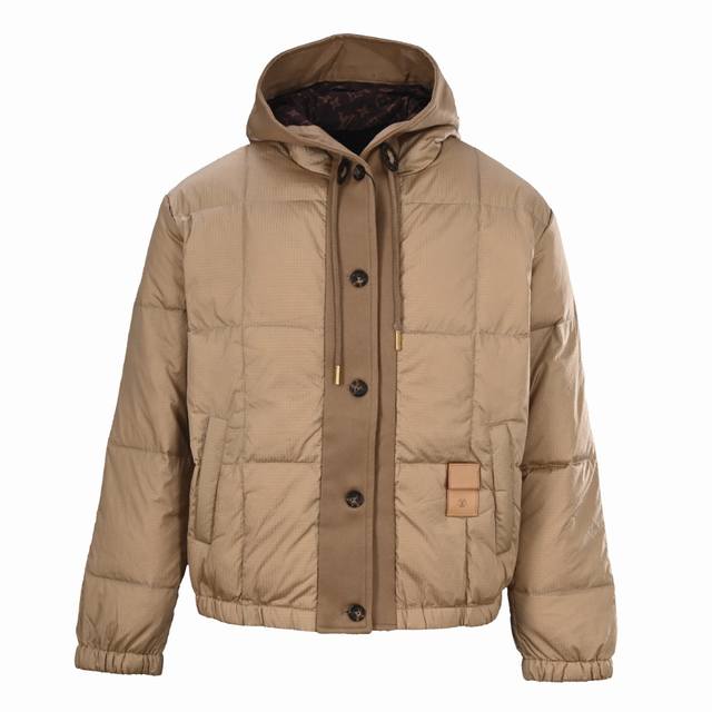 Louis Vuitton 路易威登Lv 压花皮标细格纹连帽羽绒服 定制 Yb进口防风防水尼龙材质 其工艺还原 升级材质 提升秋冬御寒功能 白银填充内里 整件轻