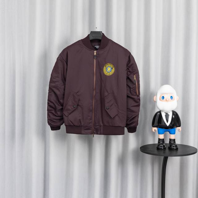 B0809款 巴黎世家棒球服 25Ss走秀款厚度适中 高密度重工刺绣 堪称王炸单品 真的谁上身谁好看 ！ 罗纹采用全棉纱线定染定织而成，粗纱横机编织而成，不起球