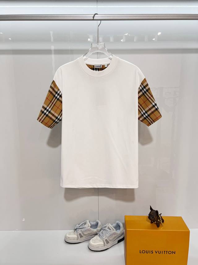 Burberry 巴宝莉 Bbr 2026新款 经典格纹拼接 男女同款 短袖T恤 定制320克重100％双纱纯棉面料 定染32支双股螺纹 领标吊牌主唛三标齐全