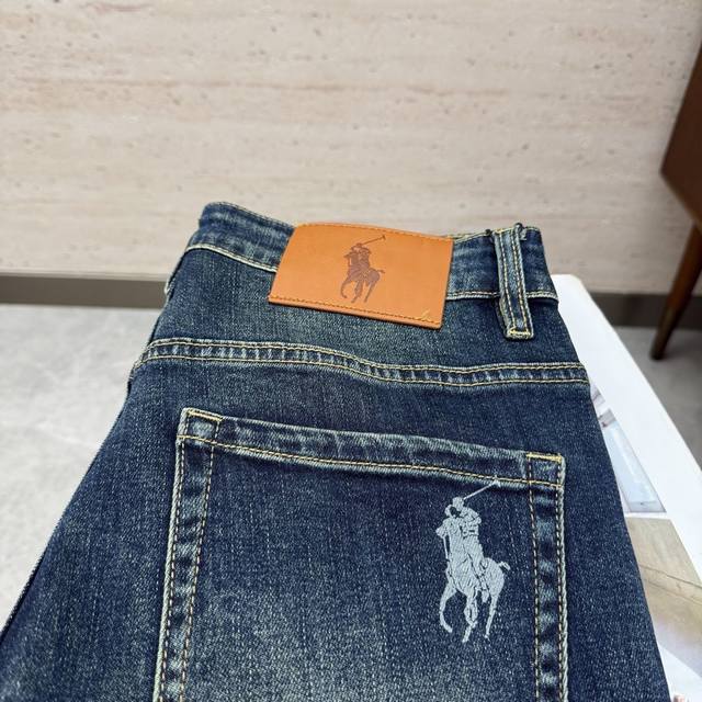 polo25S秋冬男士直筒牛仔裤 棉质牛仔面料打造 质地柔软又不失筋骨，手感干爽有韧性 经典的标志性浮雕徽标，灵魂般的点缀 各项指标皆为上品，自然带来极佳的上身