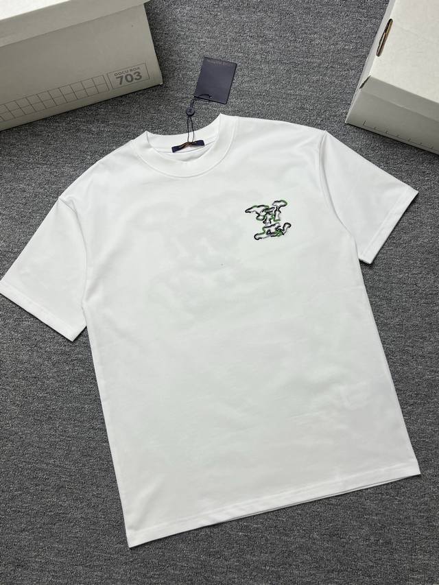 Lv 短袖T恤 颜色：黑色白色 尺码. S-Xl 工艺：前后绣花刺绣 B面料：300G