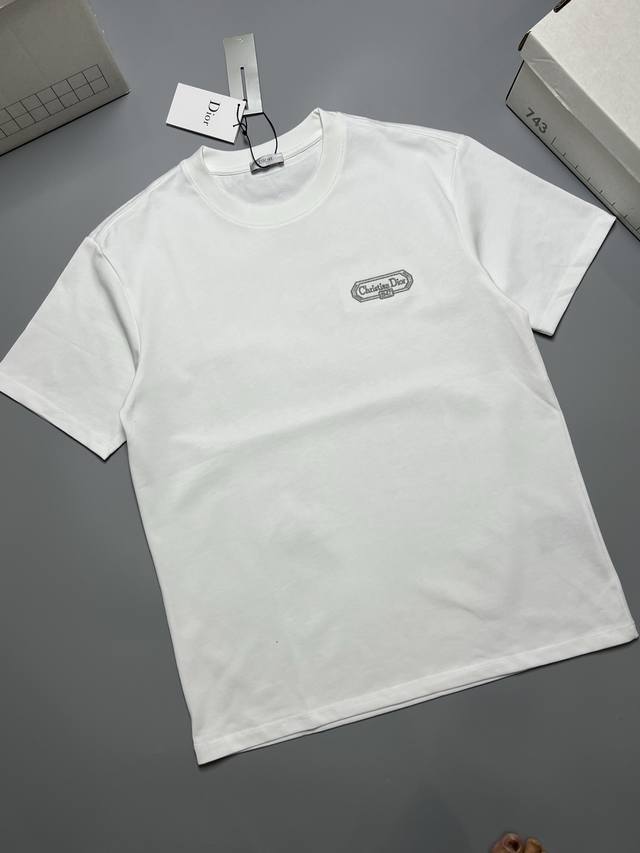 Dior 26S夏款 颜色 黑 白 工艺：小标牌字母绣花刺绣 尺码 S M L Xl 280G 精梳紧密棉