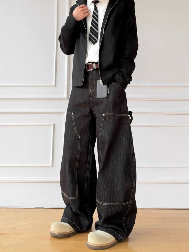 款号Xk3723 美式高街复古解构丹宁弯刀牛仔裤男女Cleanfit廓形宽松显瘦伐木裤，面料定制经过一流的高工艺水洗 ，质地紧密 色泽均匀 纹理清晰，上身非常舒