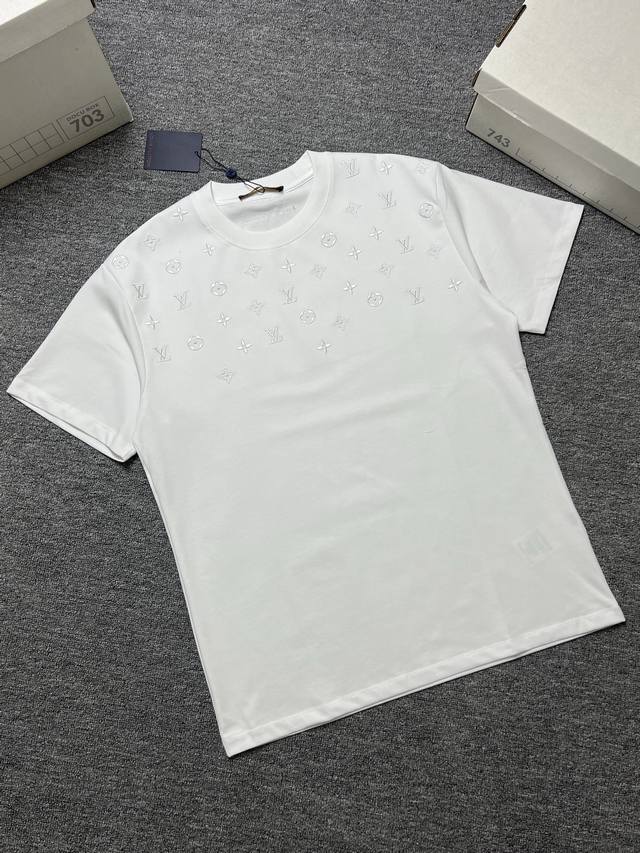 Lv 短袖T恤 颜色：黑色白色 工艺：字母绣花刺绣 尺码Xs-L A面料：280G