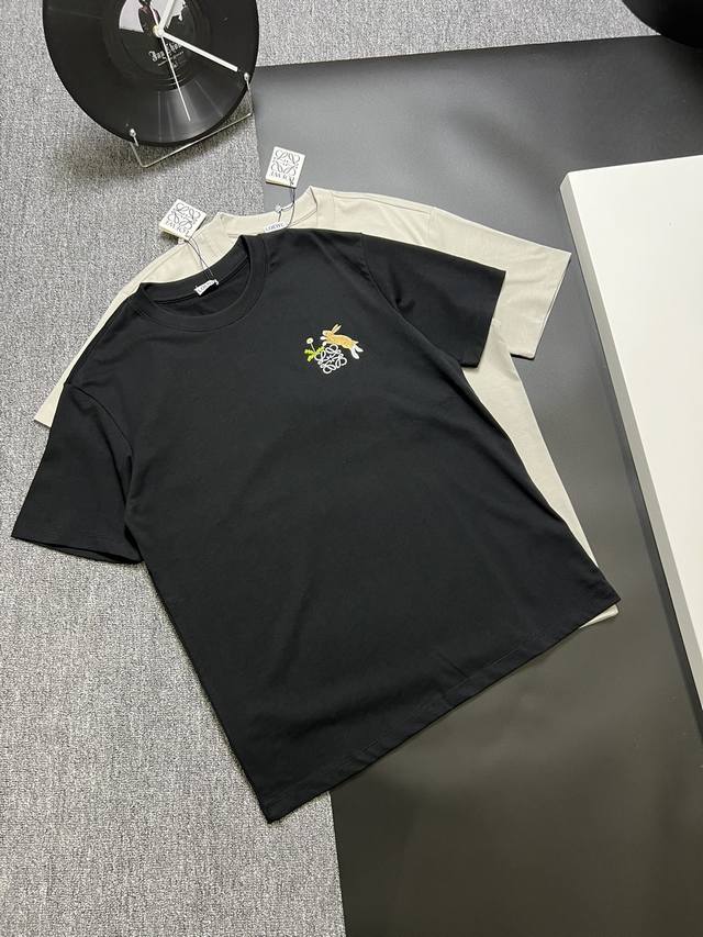 Loewe短袖T恤 工艺：刺绣 颜色：黑色 灰色 码数：S～Xl 面料：精梳紧密棉盖棉280G