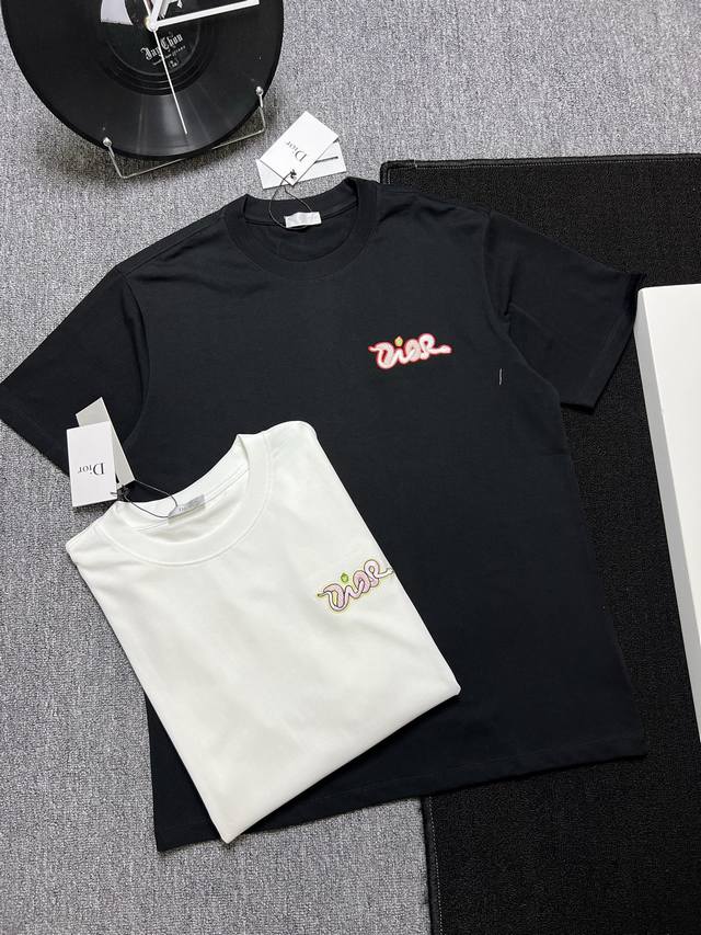 Lv 25S夏款 颜色 黑色 白色 尺码 S M L Xl 前后绣花 280G精梳紧密棉 高品质 男女同款