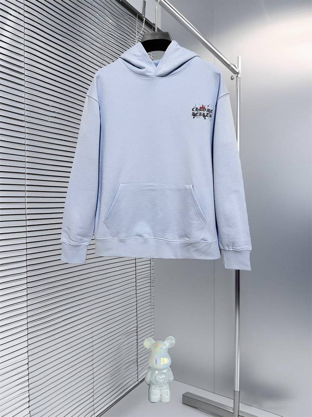 克罗心早秋新款宽版连帽卫衣，男女同款！独特吸引人的眼球，这一款圆领卫衣品相品质都在线，舒适度，一如既往的版型，时髦度，包括面料、裁剪工艺上，都是下足了功夫！立体