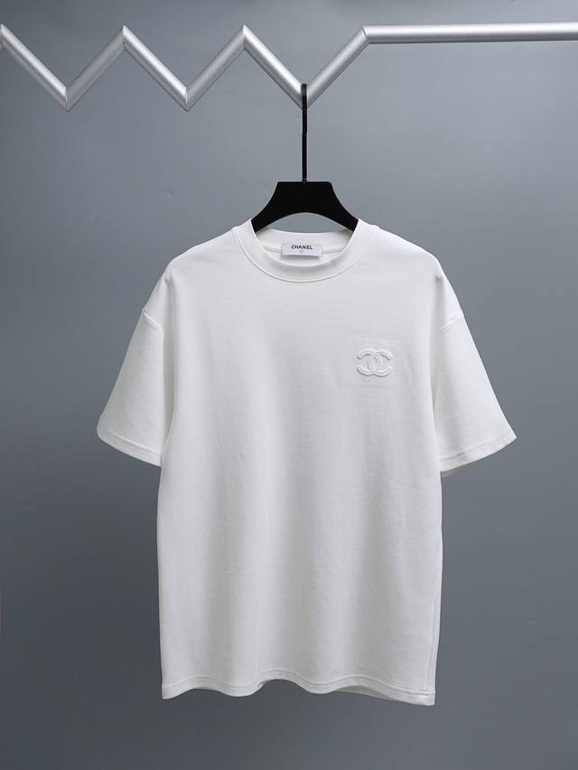 Chanel香奈儿* 2025秋冬款上新 原高版本 限定 面料采用320克高密度纯棉 面料，不变形 不缩水 工艺介绍：双线走位 胸前 后幅采用重工绳索刺绣工艺