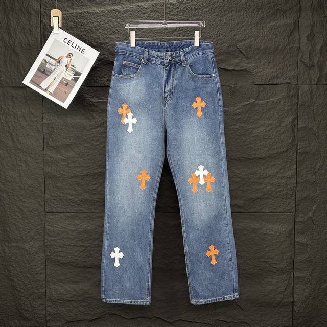克罗心2025新款橙色梵文十字架贴皮情侣款水洗牛仔裤 高版本高版本 顶级天花板品质 不同水洗质感的款式，对腿细腿粗人士十分友好，直筒的版型十分修饰腿型 永不过时