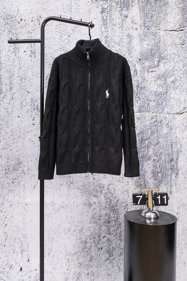 拉夫劳伦Ralph Lauren 2026新款混纺麻花工艺秋冬高级气质双拉链立领针织开衫外套 它的设计真的太绝了，混纺麻花工艺让质感满满，双拉链立领设计不仅保暖