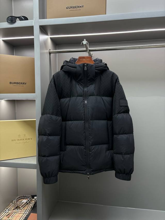 专柜版本 Louis Vuitton Lv拼接Monogram全新立体提花连帽羽绒外套 连帽可脱卸 可变立领夹克 95白鹅绒填充，饱满程度自己行感受，超级超级轻