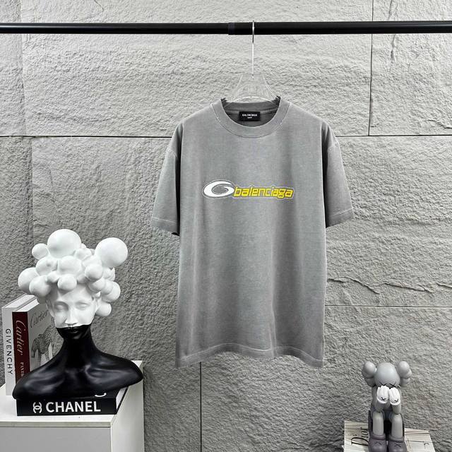 Balenci*Ga 巴黎*2025春夏季新款 磨破洗水款吊染渐变做旧 立体厚板硅胶+珍珠工艺 定制纯棉面料 短袖T恤 男女同款 颜色：洗水粉 洗水紫 洗水灰