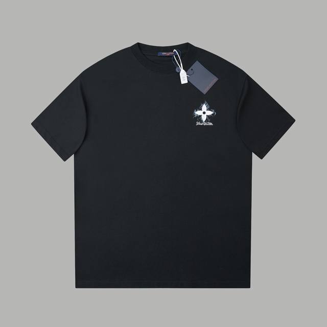 LV 25Ss早春新款 Lv刺绣短袖 轻奢主义 男女日常通勤穿搭必备单品 正确版本 欢迎对比 详细特征 320克100% 纯棉双纱汗布面料 同缸定染特种加粗32