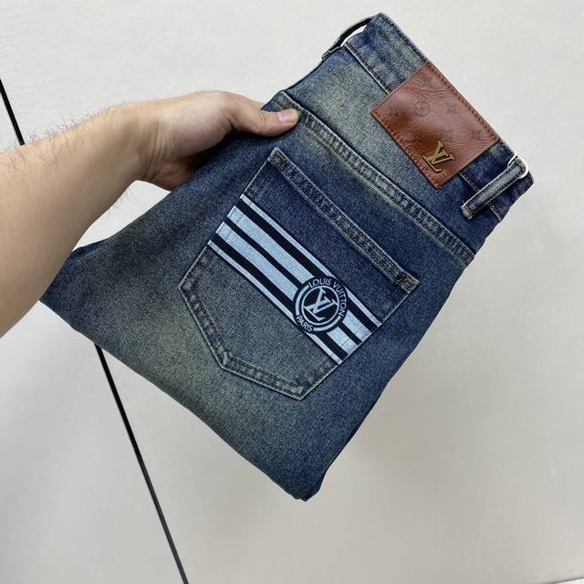 顶级版本 。2025秋冬欧洲专柜新款 超A代购级别海外贸易公司订单货源，顶级原单高端男士定制时尚修身小直筒牛仔裤。2847 颜色：图片色， 尺码：29-40 面