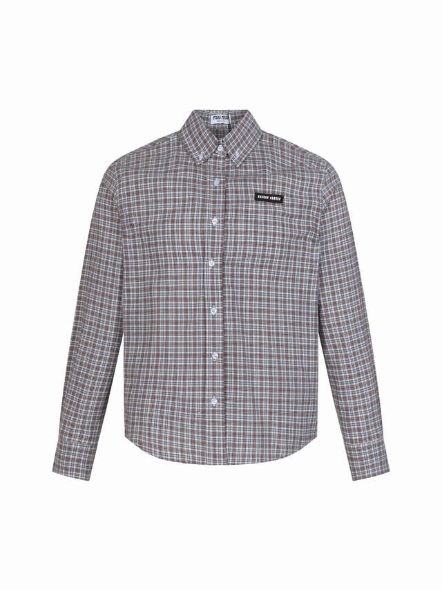 Miu Miu 缪缪25Ss格纹棉质长袖衬衫 进口裁剪设备，红外线光线在面料表面进行对格裁剪。工艺精准度高、图案裁剪精、灵活性强且费工费时。 线迹如同锁链，男女