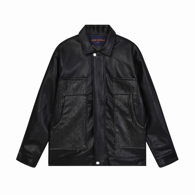 B11888款 驴家25Ss口袋拼接压花皮外套 胸围114-118-122-126 衣长67 -69-71-73 肩宽48-49-50-51 袖长60-61-6