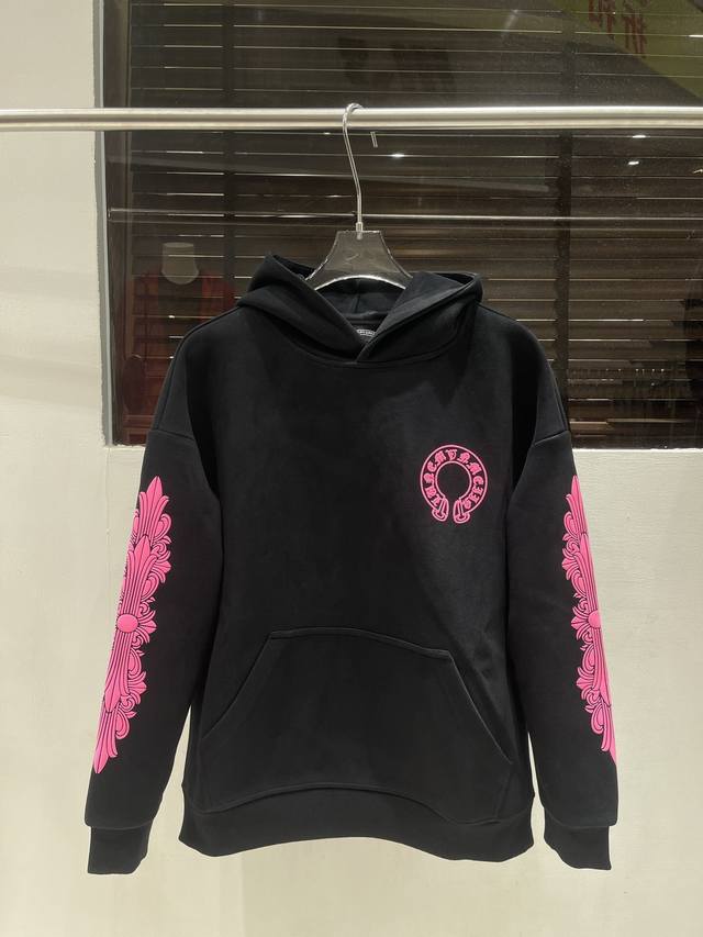 裤子 p ，卫衣 p 。克罗心新款高品质大克重套装，专柜定制面料，进口浆料印染，立体发泡工艺，品质天花板级别明星同款，小红书推荐款 颜色：黑色 码数：M~3X