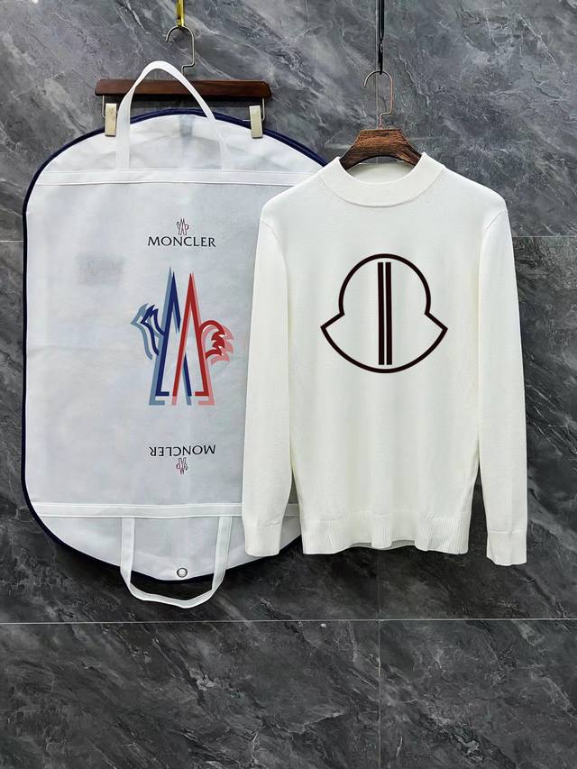Moncler 蒙口 3标齐全 经典印花字母半高领毛衣 精品羊毛混纺毛衫 男女款高端定制臻品系列 隶属品牌高端主线 专利顶级纱线混纺 以创新来阐释常规款式 面料