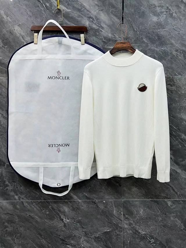 Moncler 蒙口3标齐全 徽标半高领毛衣 精品羊毛混纺毛衫 男女款高端定制臻品系列 隶属品牌高端主线 专利顶级纱线混纺 以创新来阐释常规款式 面料的配置更是