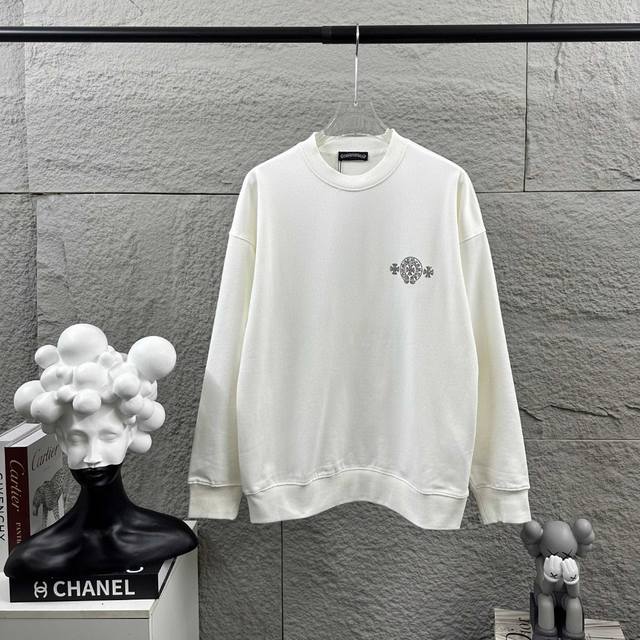 Ch*克罗心*2025早秋冬季新款 经典马蹄十字架梵文烫钻工艺 定制毛圈面料 长袖圆领套头卫衣，男女同款 颜色：黑色 白色 尺码： S 90-130斤 M 12