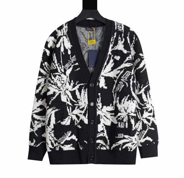 特价100元，原价190 剩余库存：Xs 8 S 5 M 3 L 4 特价不退换 介意勿拍 1V 新款 蓟图案提花开衫 本款羊毛开衫撷取 春夏蓟图案的浪漫氛围，