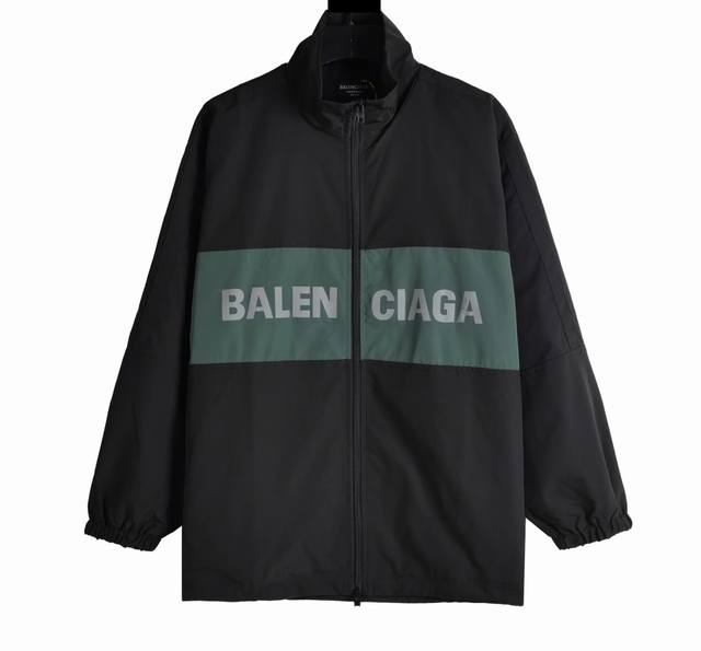 特价110元，原价240 剩余库存：Xs 3 L 1 特价不退换 介意勿拍 Blcg 拼接冲锋衣外套 定制防风牛津面料 防泼水处理 进口环保胶浆丝网印花工艺 拼