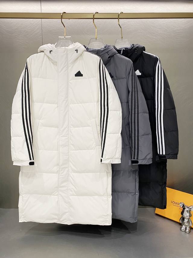 新款Adidas阿迪达斯三条杠保暖专柜长款落肩款羽绒服明星同款阿迪羽绒服 -面料采用原版定制防水防静电布料，内里采用尼龙双层封禁设计，过膝长款设计超级保暖，分区