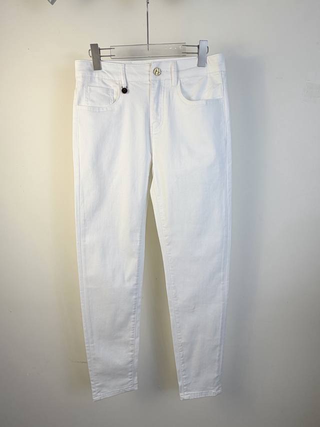 路易威登 2025四季款修身牛仔裤长裤，采用进口客供日本Denim平纹棉质牛仔面料梭织生产，三标齐全，简约不失大气，柔软细腻舒适，上身百搭时尚 码数：28-40