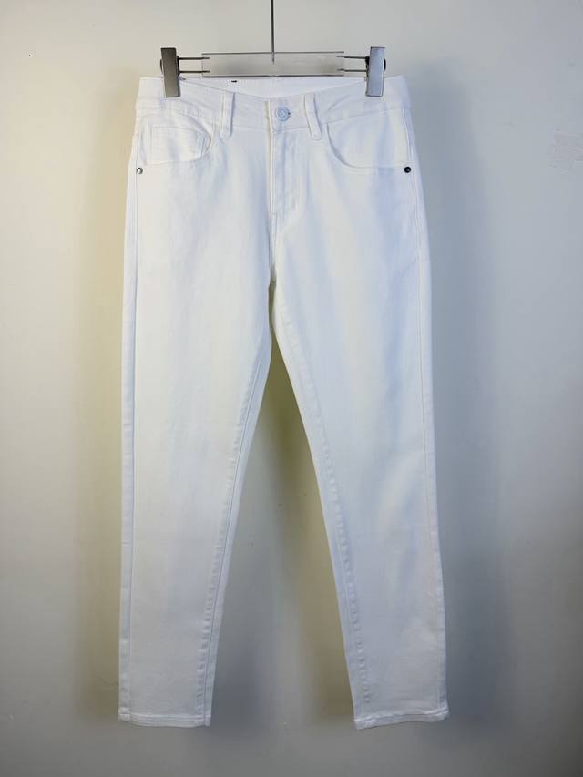 路易威登 2025四季款修身牛仔裤长裤，采用进口客供日本Denim平纹棉质牛仔面料梭织生产，三标齐全，简约不失大气，柔软细腻舒适，上身百搭时尚 码数：28-38
