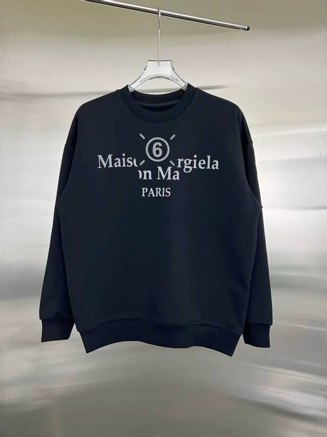 款式：Mm6 长袖卫衣 面料：450克重100%纯棉 罗纹：420克重索罗娜 工艺：印花 颜色：白色 黑色 尺码：S M L Xl Xxl 无性别区分 男女同款