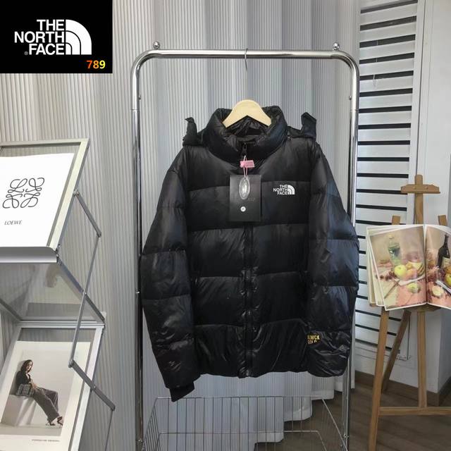 The North Face 北面 23Ss最新款经黑金羽绒服连帽男女情侣款 帽子脱卸 90鸭绒+热反射！ 黑金羽绒服内有热反射拼接能够有效降低热能消失这种银离