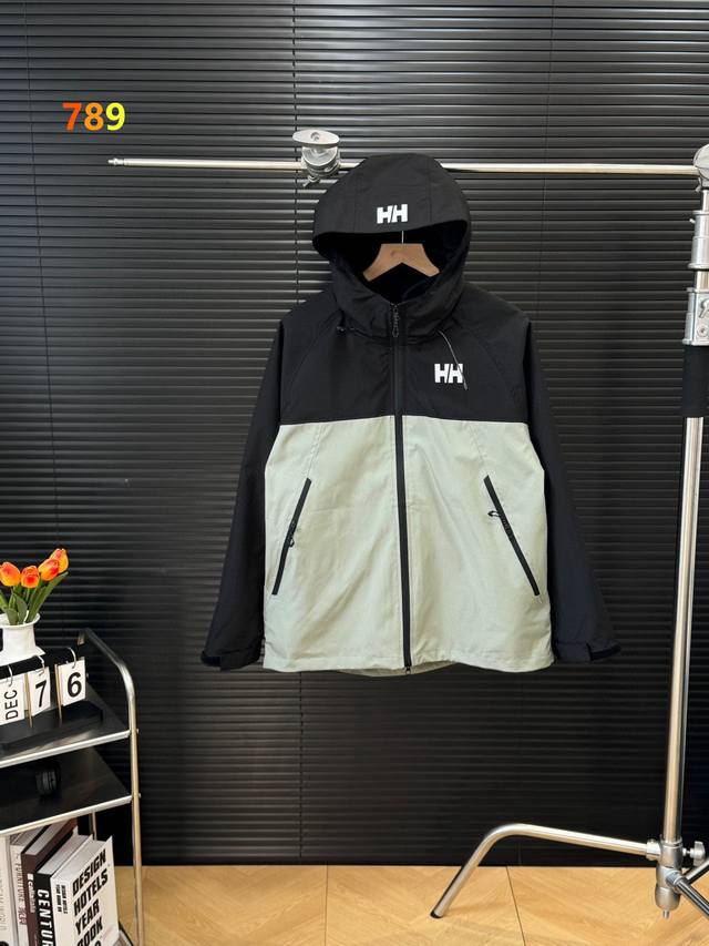 三合一。 。 Helly Hansen 海丽汉森 秋冬户外情侣款三合一运动冲锋衣外套 -颜色：黑色 灰白 黄色 粉色 黑灰 黑绿 -尺码：S M L Xl 2X