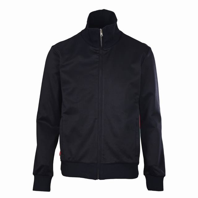 Gucci古驰Guc 红绿织带拉链立领夹克外套 采用高密聚酯纤维与棉质混纺的双面空气层面料织造，经纬向弹丝加捻工艺处理，面料克重达380G ㎡，兼具聚酯纤维的抗